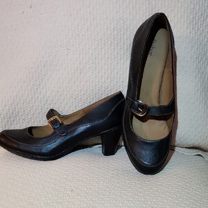Women's Black Mary Jane Low Heel Pumps with Buckle Strap